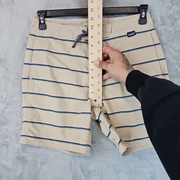 Patagonia Waverfarer Hybrid Walk Shorts Mens Size 30 Beige Striped Board Shorts - Picture 8 of 9